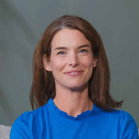 Dr Sarah Rudebeck, square headshot